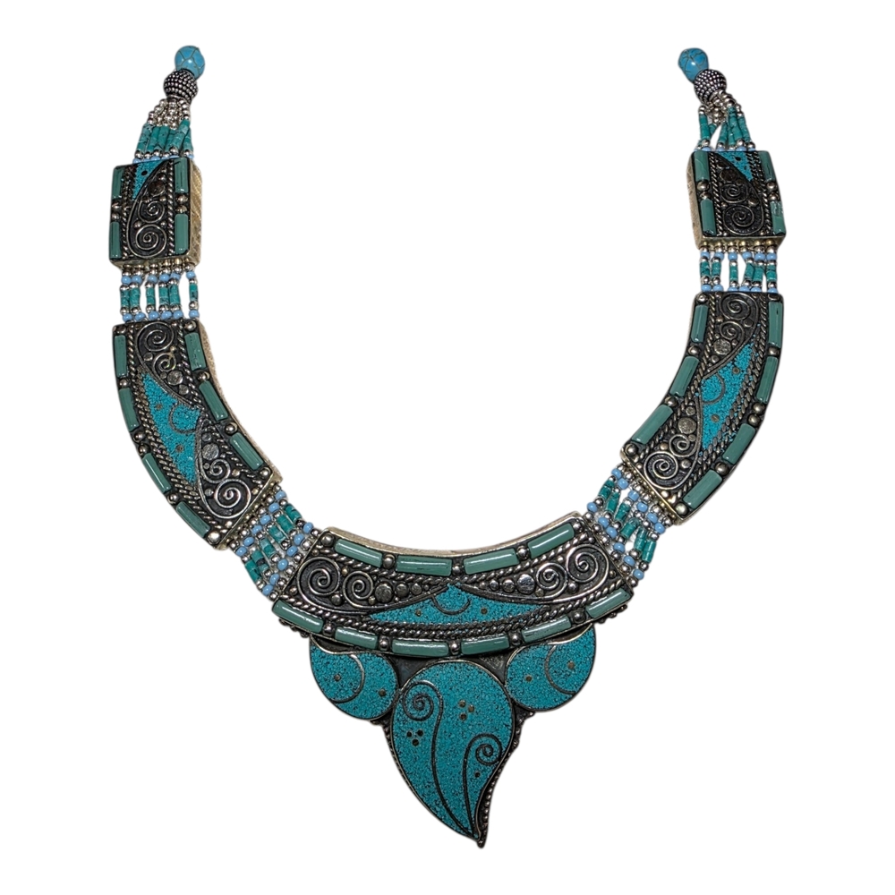 Elegant Turquoise and Silver Necklace